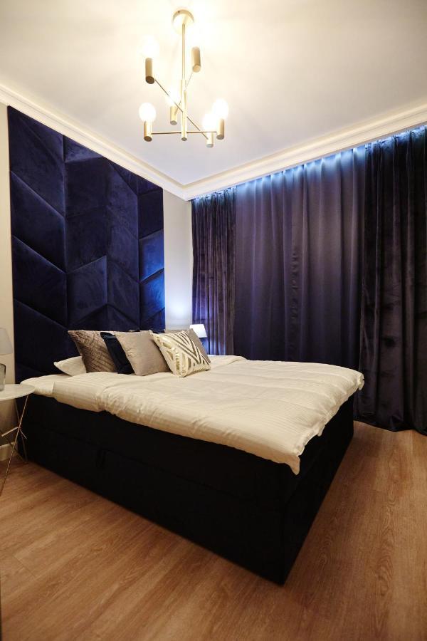 Navy Apartment *