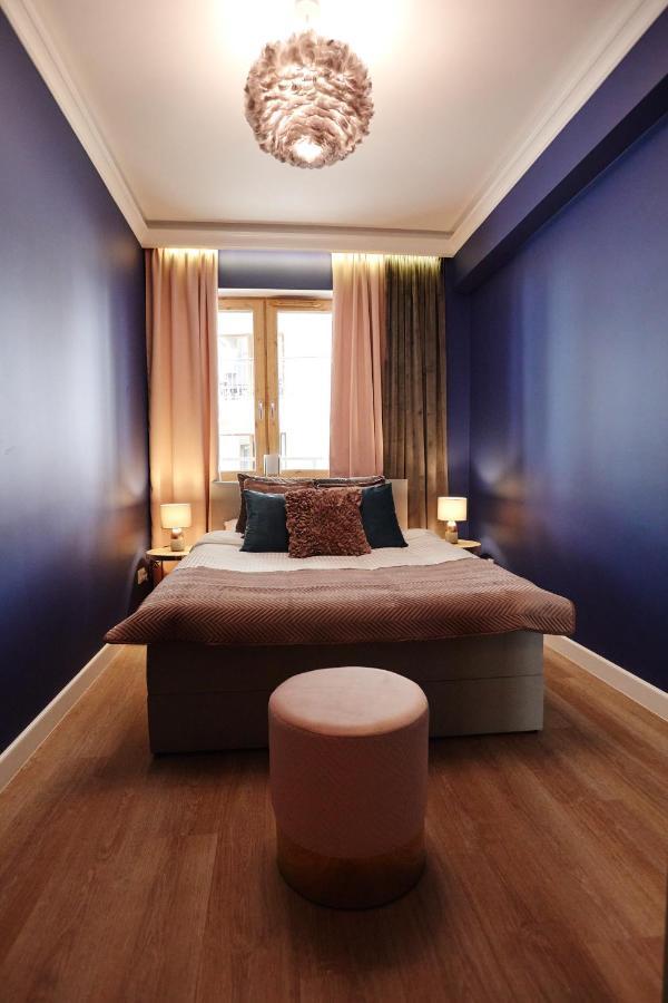 Navy Apartment *