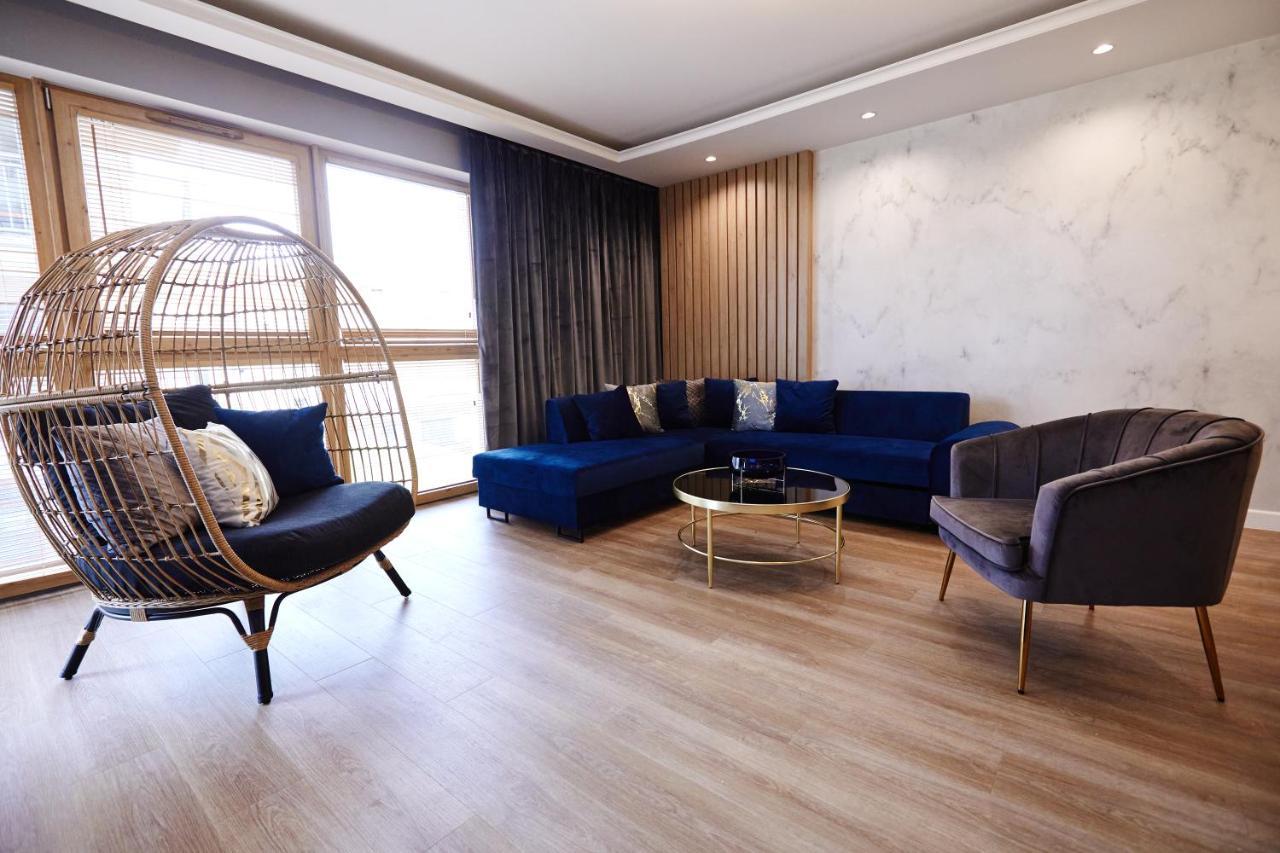 Navy Apartment *